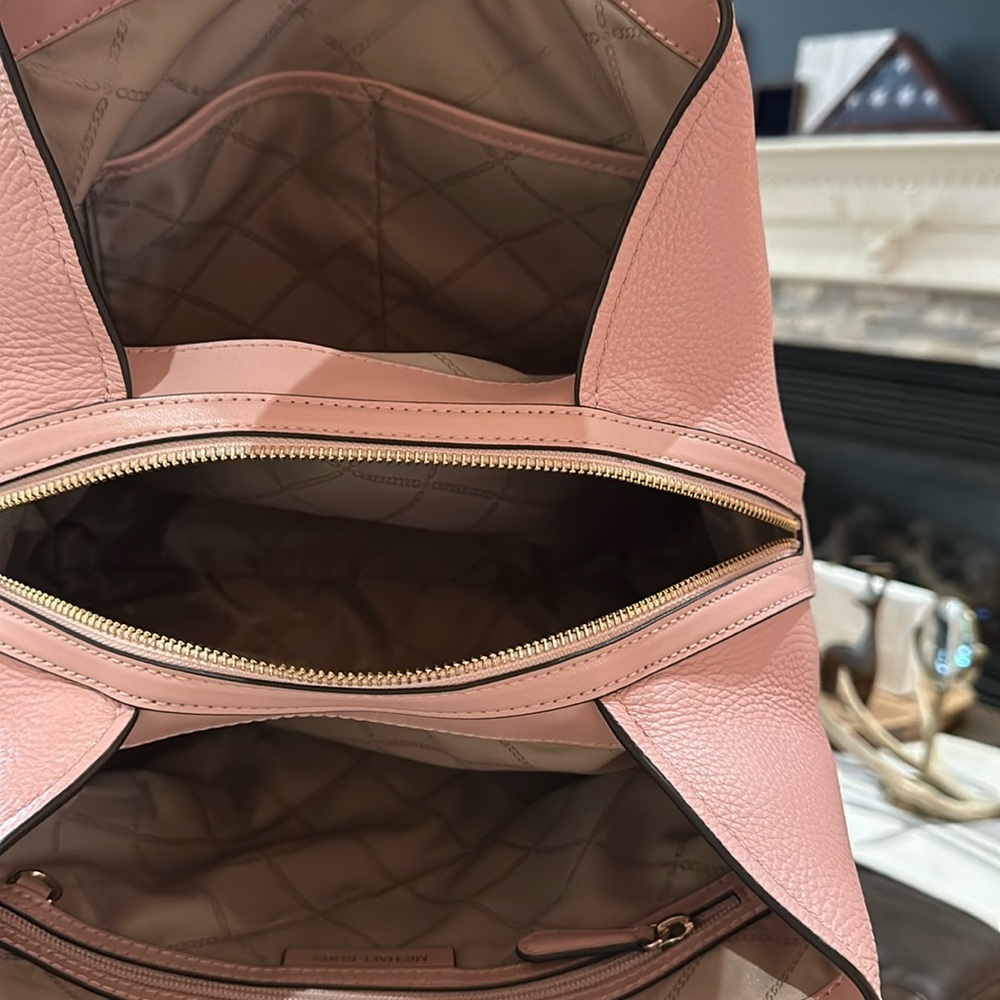 Authentic Michael Kors “Molly” Large Pebble Leather Shoulder Tote in Smokey Rose - Picture 6 of 16